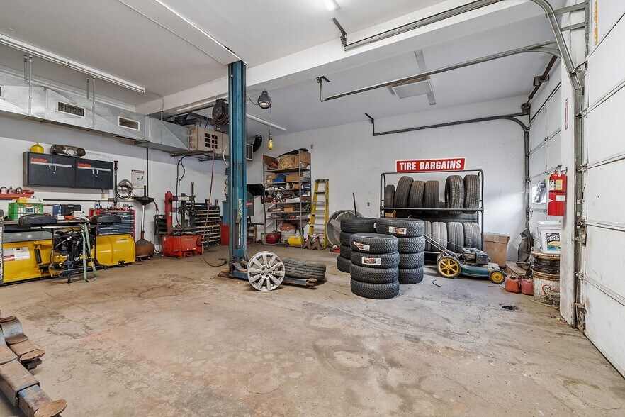 More Photos Of 3 Glen St, Douglas Auto Repair For Sale