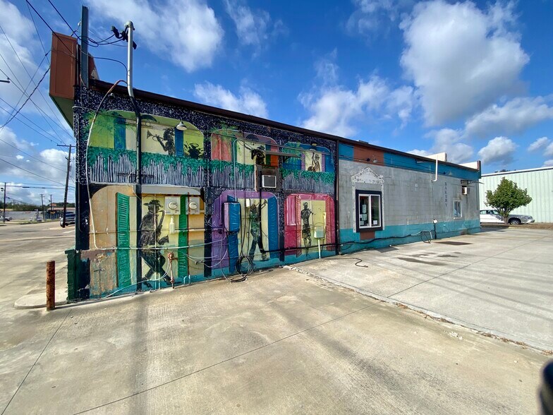 More Photos Of 6199 39th St, Groves Office For Sale