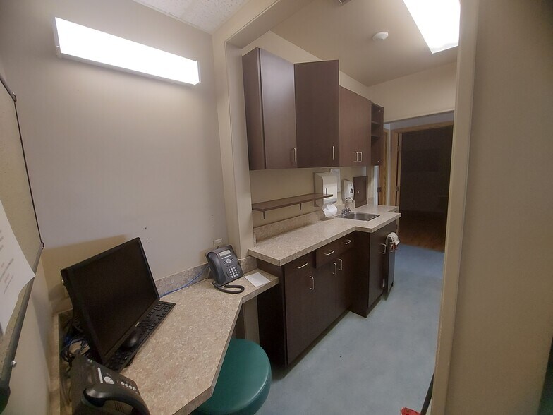 More Photos Of 4705 48 Ave, Red Deer Medical For Lease