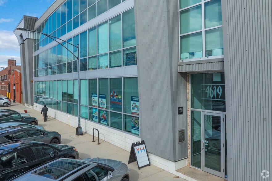 More Photos Of 4619-4621 N Ravenswood Ave, Chicago Office For Lease