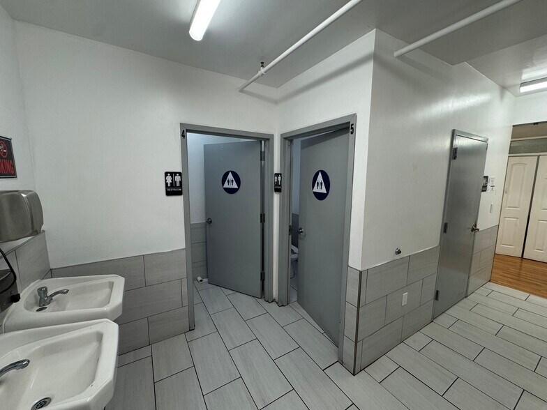 More Photos Of 6006 S Western Ave, Los Angeles Medical For Sale