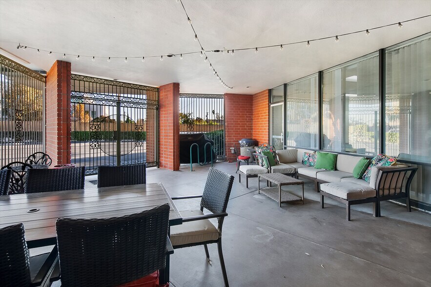 More Photos Of 526 W Las Tunas Dr, San Gabriel Office For Sale