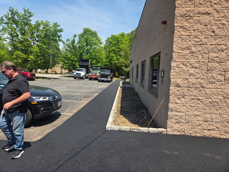 More Photos Of 20 Bonazzoli Ave, Hudson Land For Lease