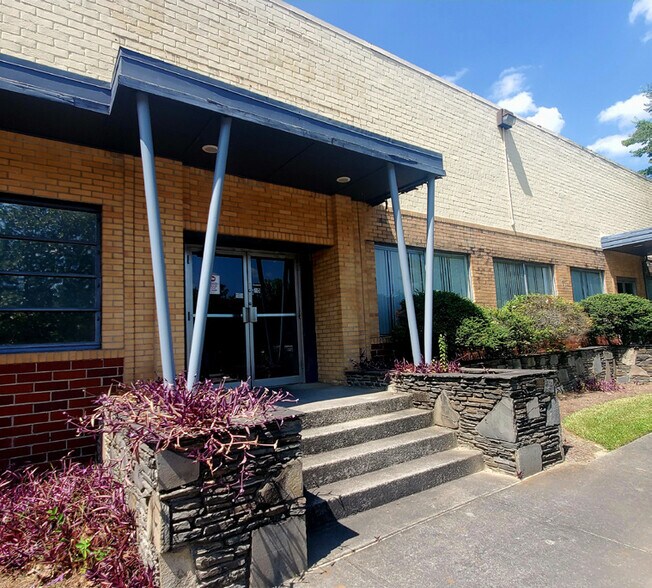 More Photos Of 1396 Chattahoochee Ave NW, Atlanta Warehouse For Lease