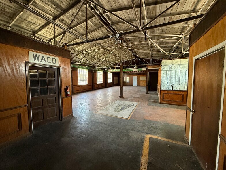 More Photos Of 401 S 8th St, Waco General Retail For Sale