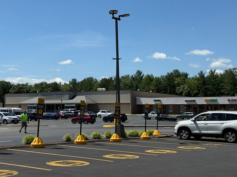 More Photos Of 403 Chatham Sq, Fredericksburg Office For Sale