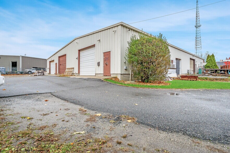 More Photos Of 30 Mariners Dr, Southampton Warehouse For Sale