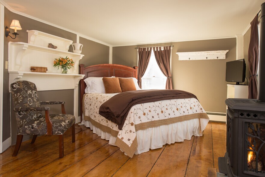 More Photos Of 399 Depot St, Proctorsville Hospitality For Sale