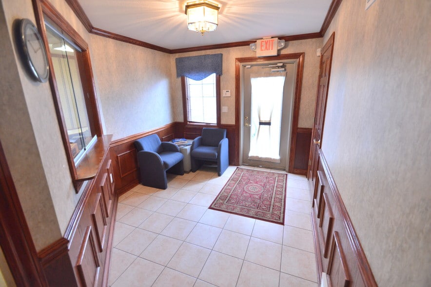 More Photos Of 10314 Main St, New Middletown Flex For Lease