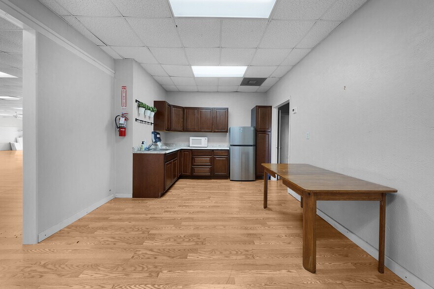 More Photos Of 1118 Interstate Highway 30, Greenville Storefront Retail Office For Lease