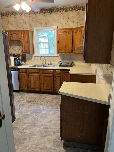 More Photos Of 329 E Moody Ave, New Castle Religious Facility For Sale