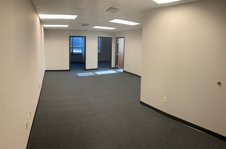 More Photos Of 750 Old Main St, Rocky Hill Medical For Sale