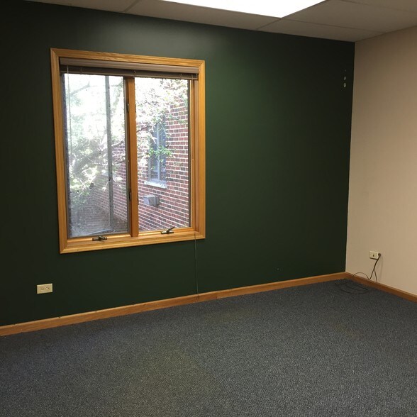 More Photos Of 1440 Maple Ave, Lisle Office For Lease
