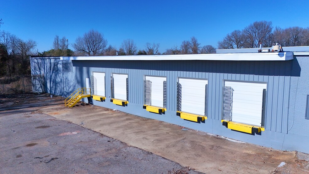 More Photos Of 1709-1769 Latham St, Memphis Distribution For Lease