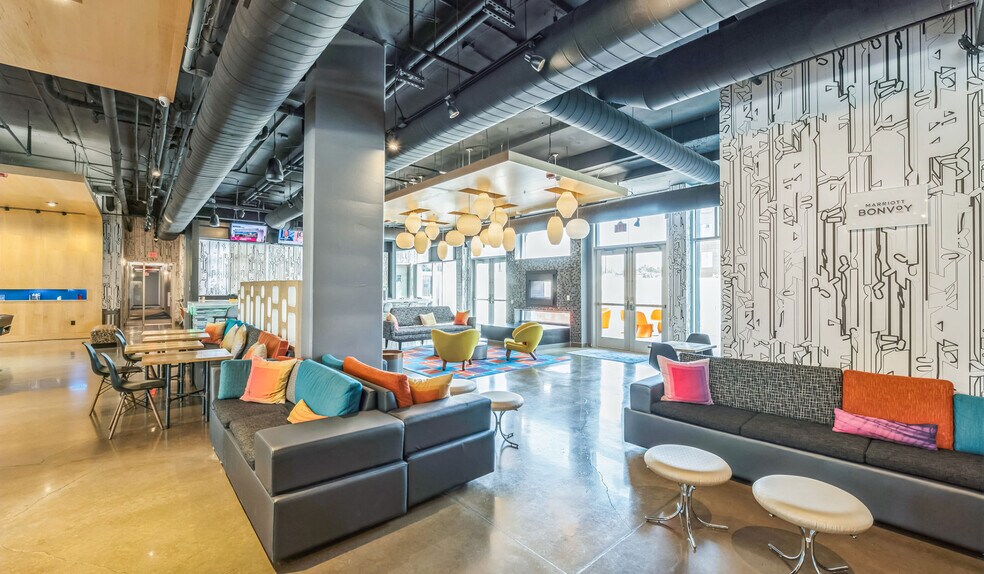 More Photos Of 900 S 11th St, Waco Hotel For Sale