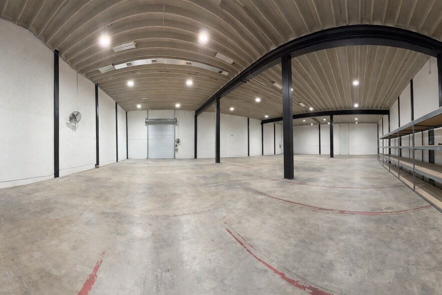 More Photos Of 11441 SW 208th Dr, Miami Warehouse For Lease