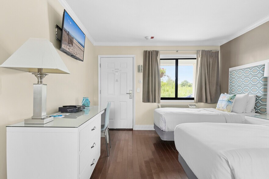 More Photos Of 53 W Tiana Rd, Hampton Bays Hotel For Sale