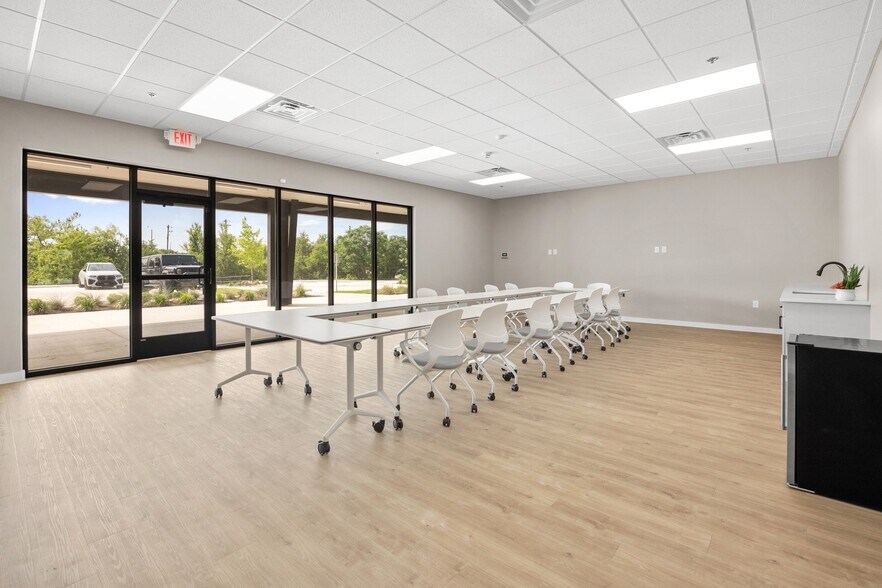 More Photos Of 730 S Bell Blvd, Cedar Park Office For Lease