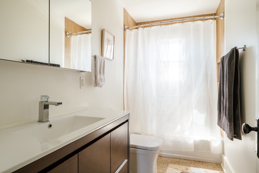 More Photos Of 705 Warren St, Hudson Storefront Retail Residential For Sale