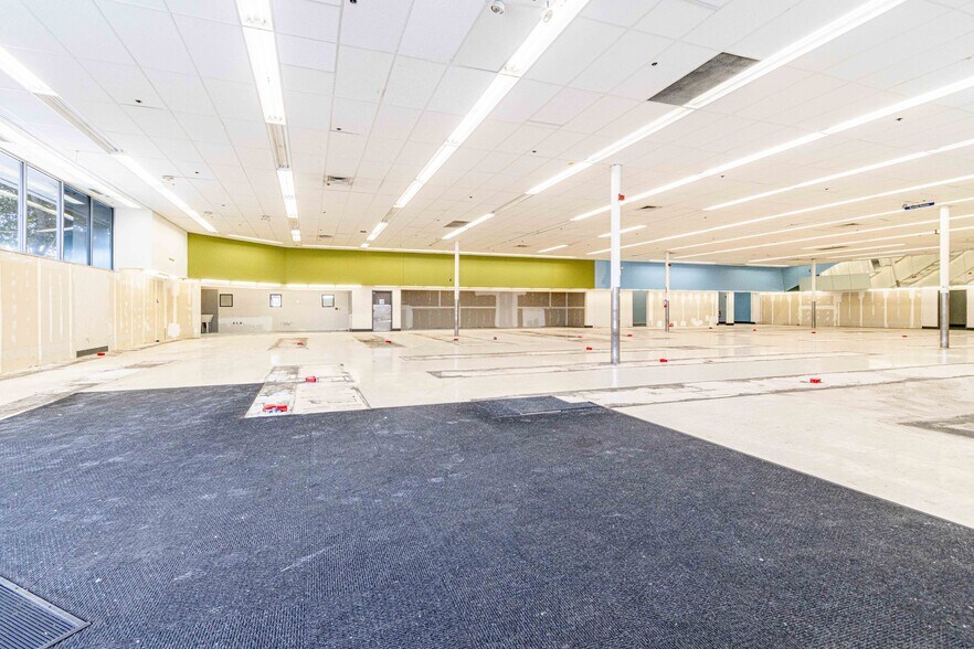 More Photos Of 5300 3rd St, San Francisco Drugstore For Lease