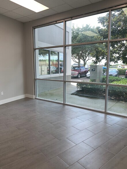 More Photos Of 8010 Sunport Dr, Orlando Light Distribution For Lease