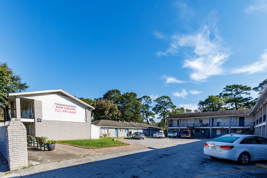 More Photos Of 9222 Lockwood Dr, Houston Apartments For Sale