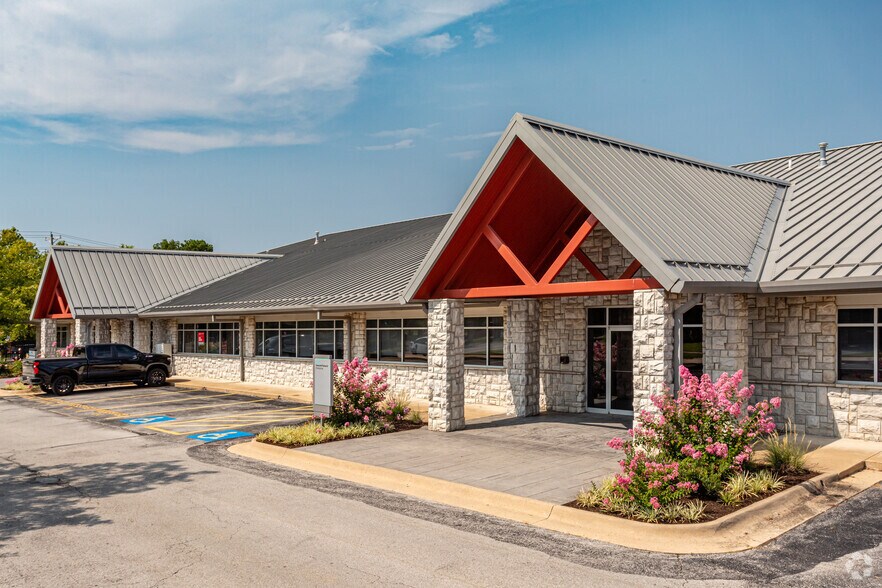 More Photos Of 2501 Technology Dr, Bentonville Unknown For Lease