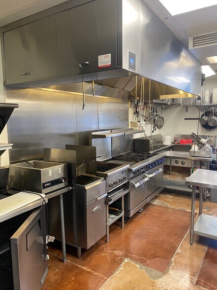 More Photos Of 1035-1038 Garnet Ave, San Diego Restaurant For Lease