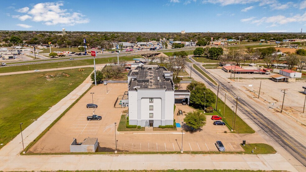 More Photos Of 1008 Sheppard Rd, Burkburnett Hotel For Sale