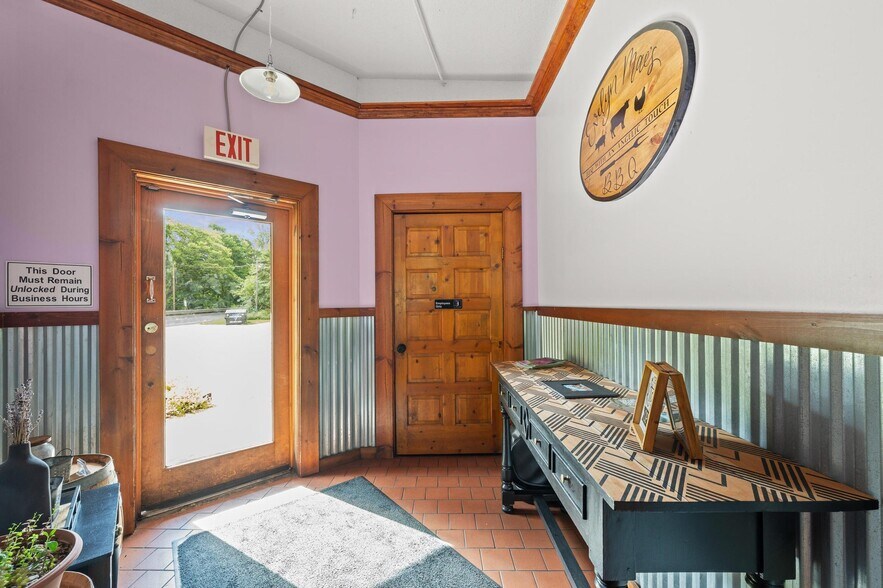 More Photos Of 15212 N Red Bud Trl, Buchanan General Retail For Sale