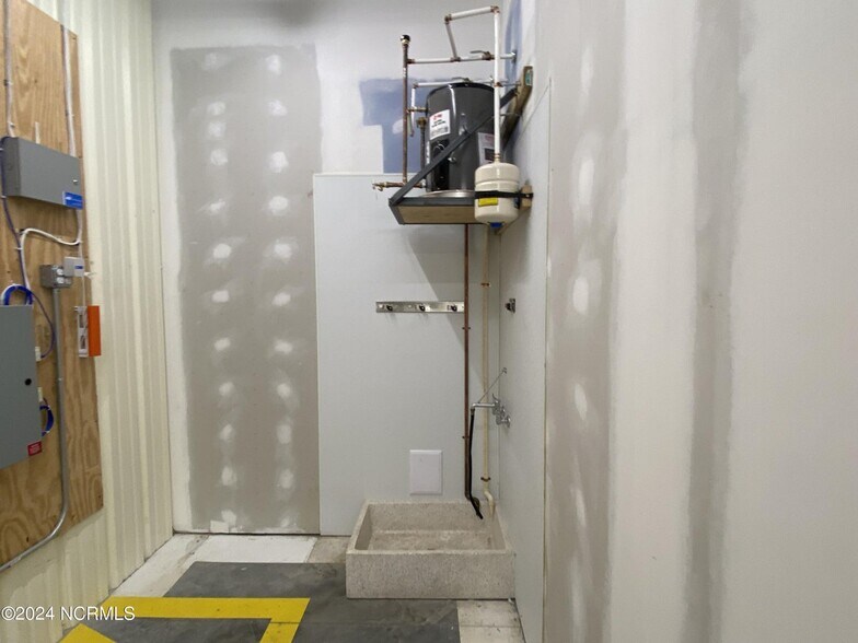 More Photos Of 100 Gardner Farm Ln, Currituck Storefront For Sale