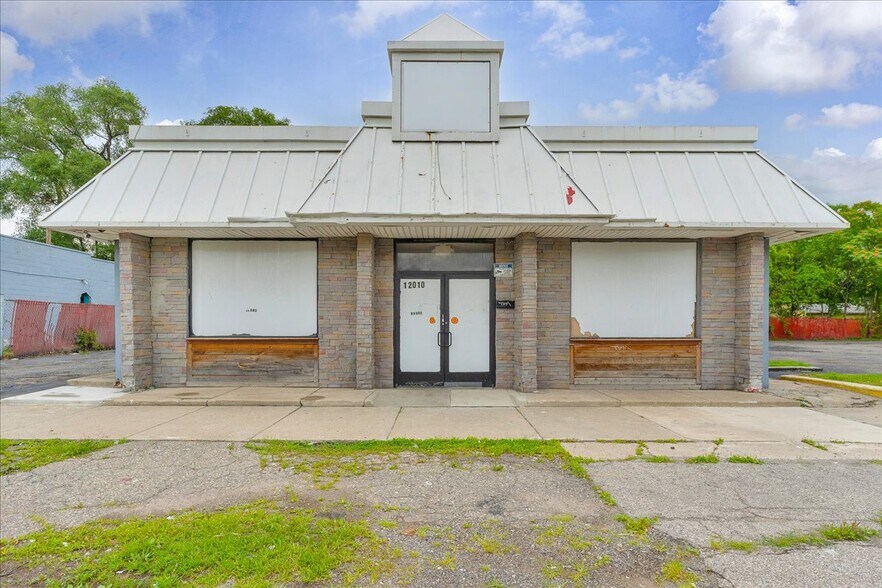 Primary Photo Of 12010 Greenfield Rd, Detroit General Retail For Sale
