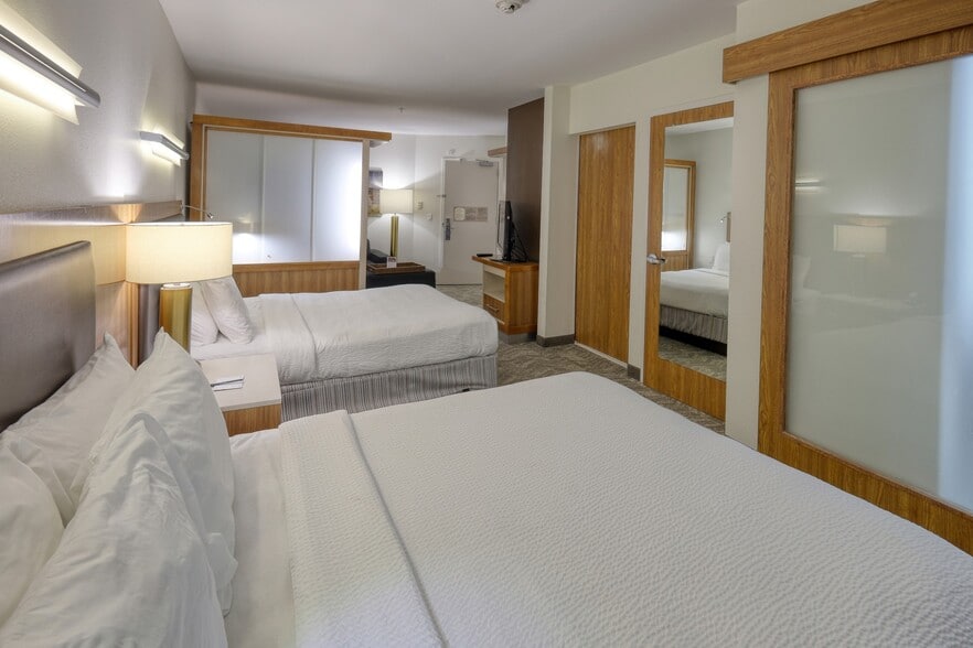 More Photos Of 2120 Nasa 1 Rd, Seabrook Hotel For Sale