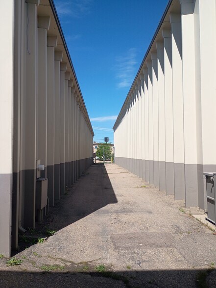 More Photos Of 5740 Logan St, Denver Warehouse For Lease