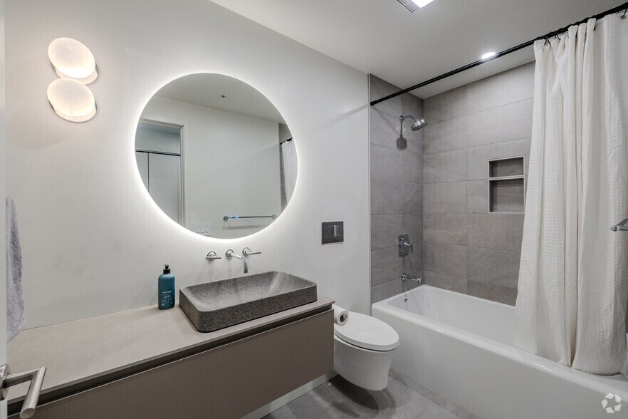 More Photos Of 517 W Main St, Madison Apartments For Lease