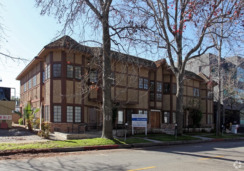 More Photos Of 22110 Clarendon St, Woodland Hills Office For Lease