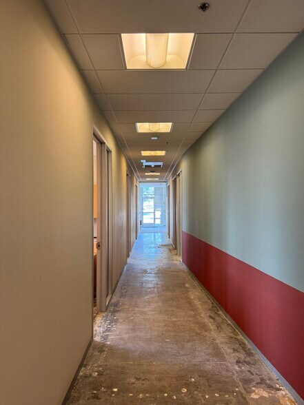 More Photos Of 6001 Rickenbacker Rd, Commerce Research And Development For Lease
