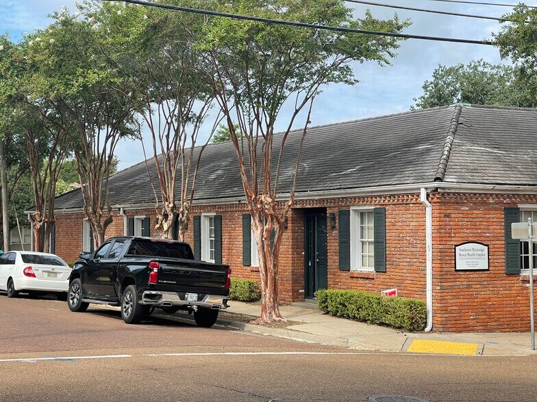 More Photos Of 202 S Wall St, Natchez Medical For Sale