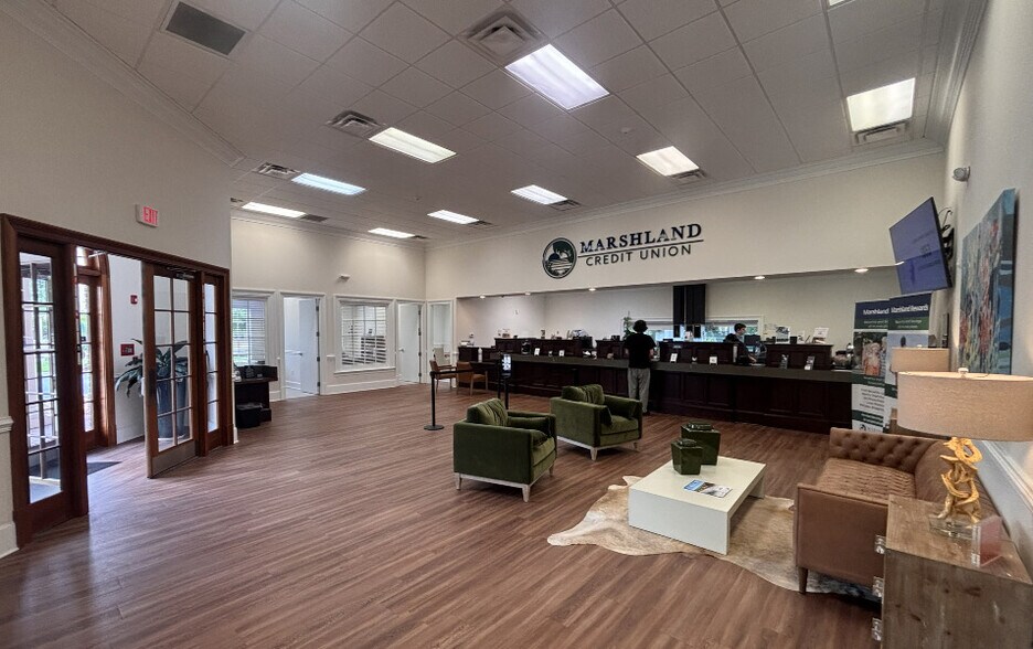 More Photos Of 227 Gateway Center Blvd, Brunswick Bank For Lease