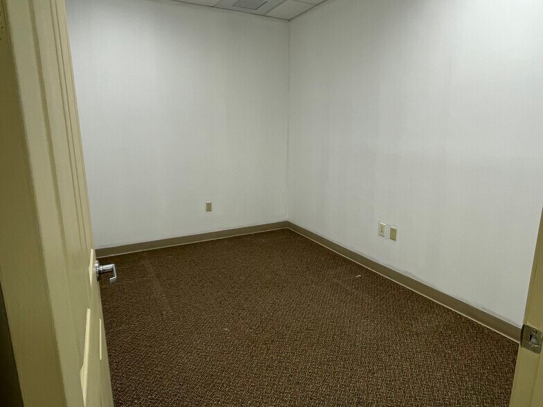 More Photos Of 5501 N University Dr, Coral Springs Office For Sale