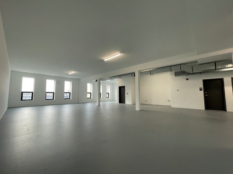 More Photos Of 622 W Roosevelt Rd, Chicago Office For Lease