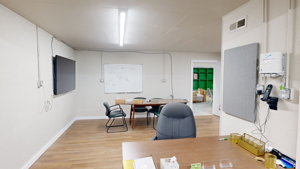 More Photos Of 1724 Acorn Dr, Rogers Warehouse For Lease