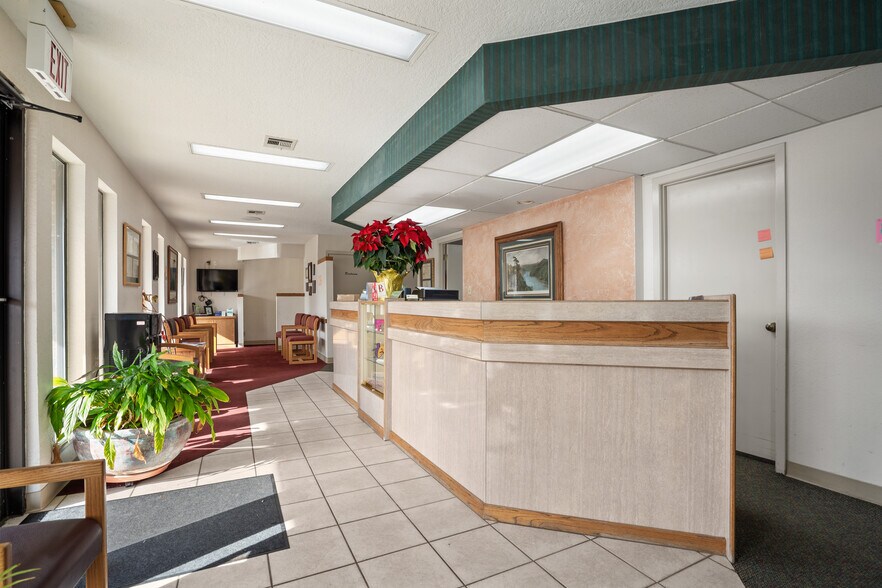 More Photos Of 715 12th Ave NW, Ardmore Medical For Sale