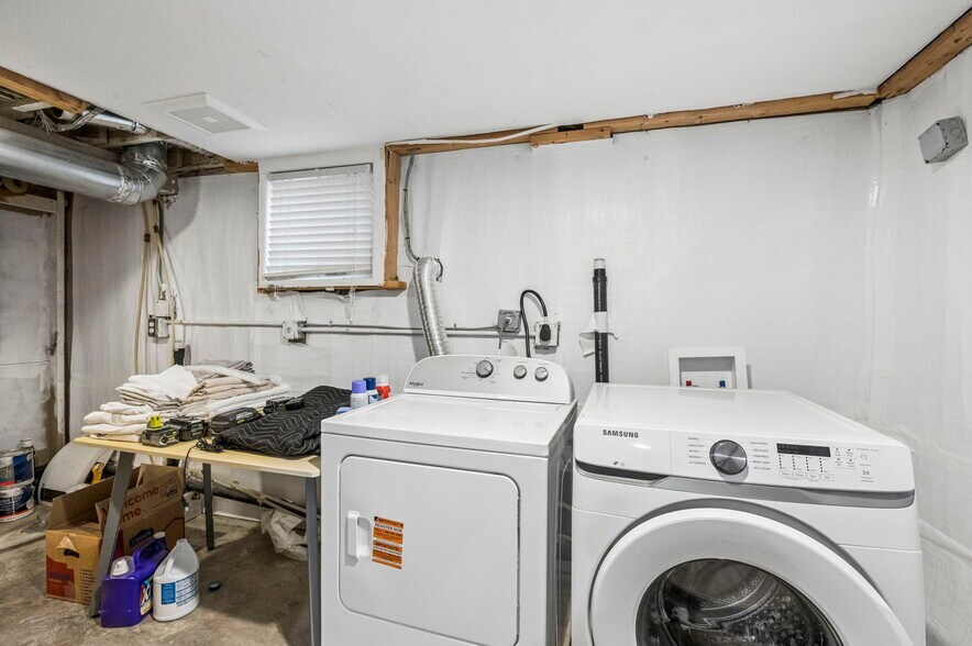More Photos Of 11020 N Moore Ave, Portland Flex For Sale