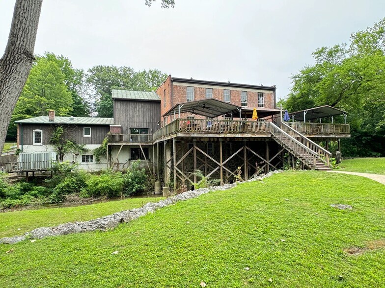 More Photos Of 255 Riverside Dr, Tiffin General Retail For Sale