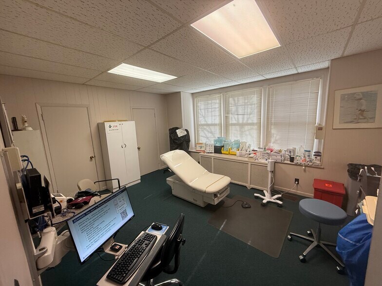 More Photos Of 7996 Oxford Ave, Philadelphia Office For Sale