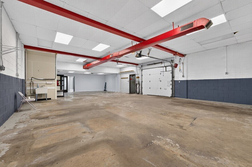 More Photos Of 1525 Parkway Ave, Trenton Manufacturing For Lease