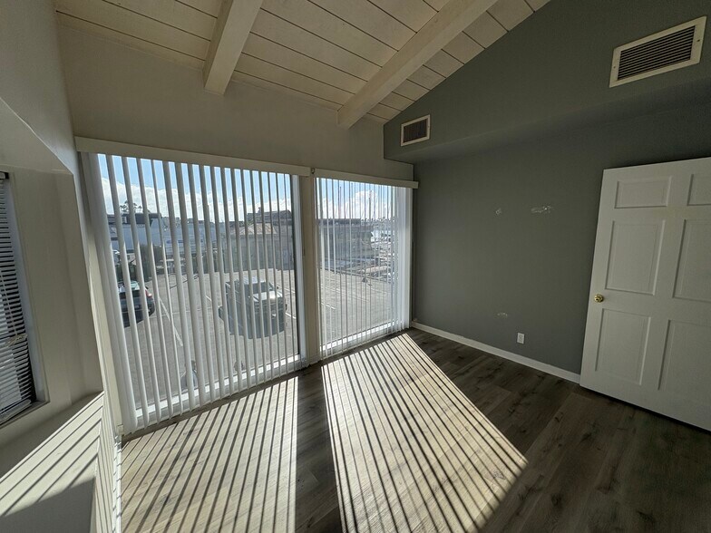 More Photos Of 2711-2729 W Coast Hwy, Newport Beach Office For Lease