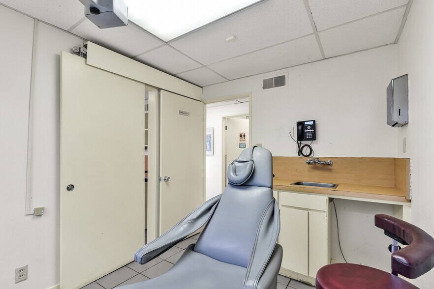More Photos Of 7930 MacArthur Blvd, Oakland Medical For Sale