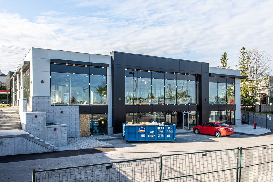 More Photos Of 5925-5929 Jeanne D'Arc Blvd, Ottawa Freestanding For Lease